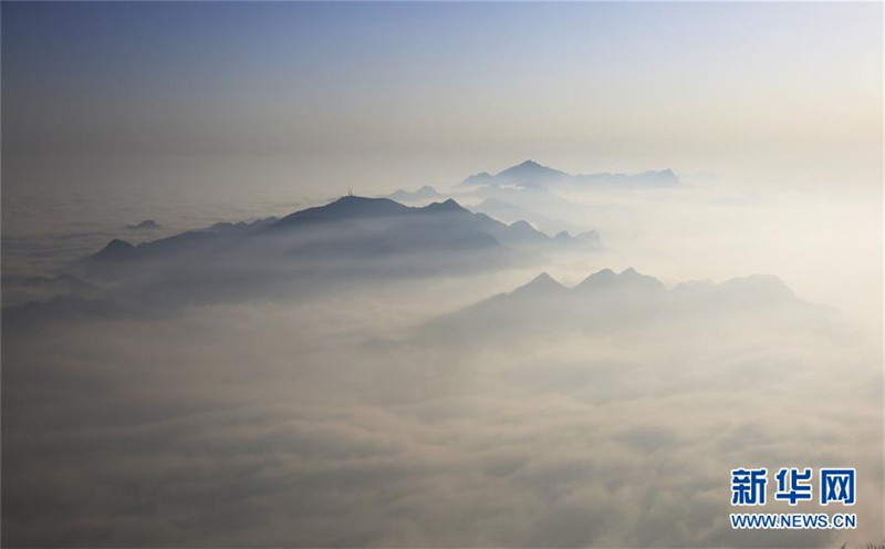 Wundersch?nes Wolkenmeer über dem Huaying-Berg