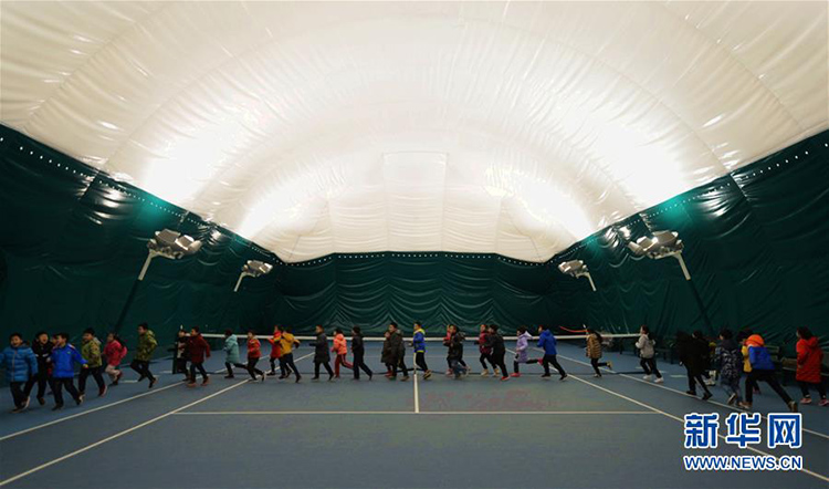 Not macht erfinderisch: Aufblasbare Sporthalle