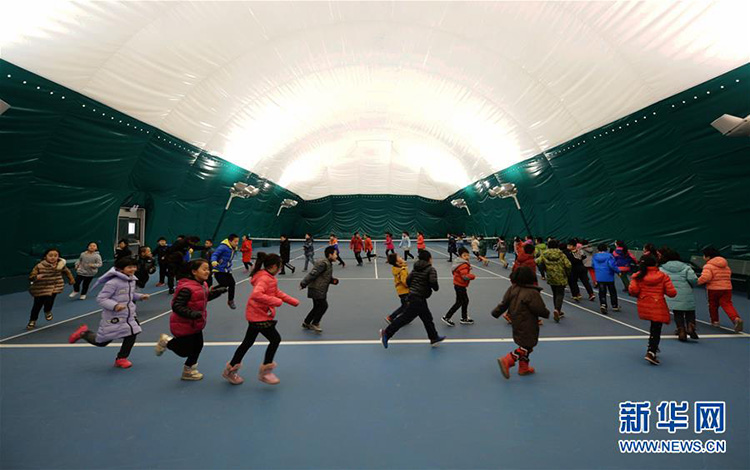 Not macht erfinderisch: Aufblasbare Sporthalle