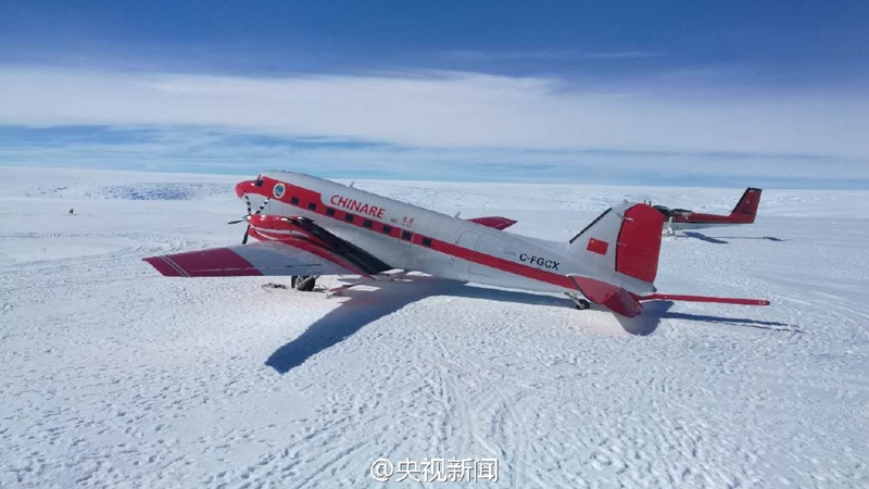 Chinesisches Flugzeug landet erstmals auf Spitze der antarktischen Eiskappe