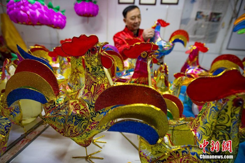 Nanjinger Handwerkspaar geben leuchtendes Beispiel fürs Neujahr