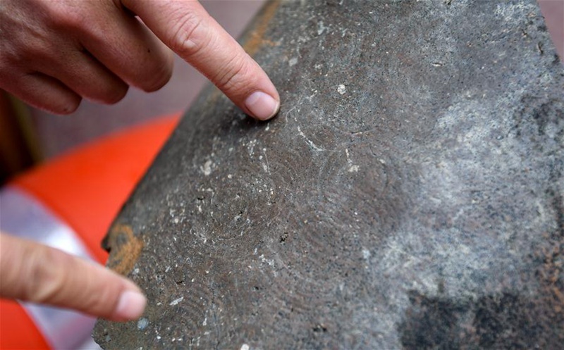 Antiker Buddha nach niedrigem Wasserstand in Ostchina gefunden