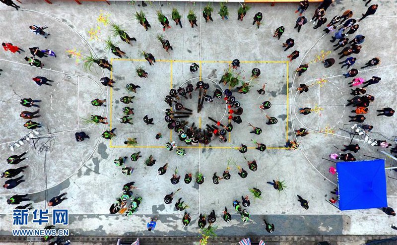 Miao-Volk in Guangxi feiert die Orangen-Ernte