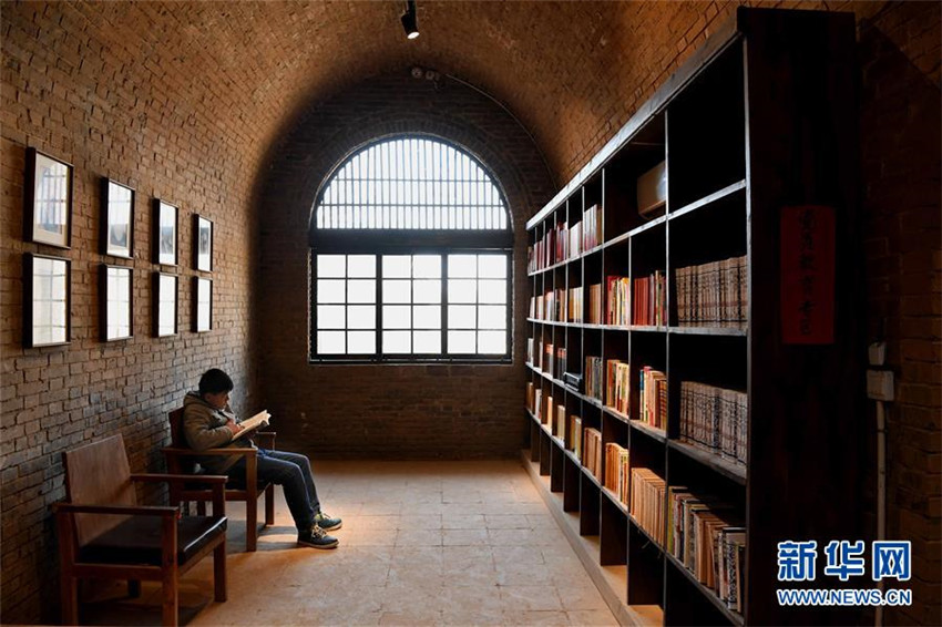 Bibliothek in traditioneller Yaodong-Wohnh?hle