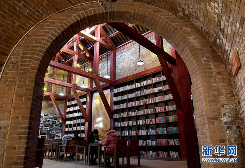 Bibliothek in traditioneller Yaodong-Wohnh?hle