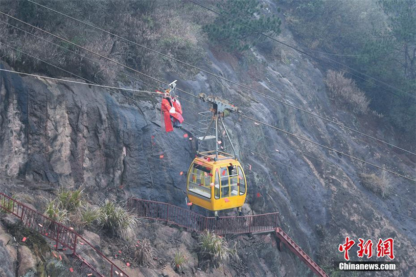 Der Gott des Reichtums l?sst Geld vom Himmel regnen