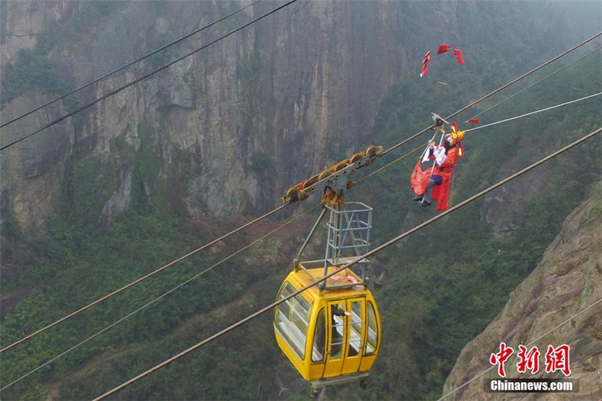Der Gott des Reichtums l?sst Geld vom Himmel regnen