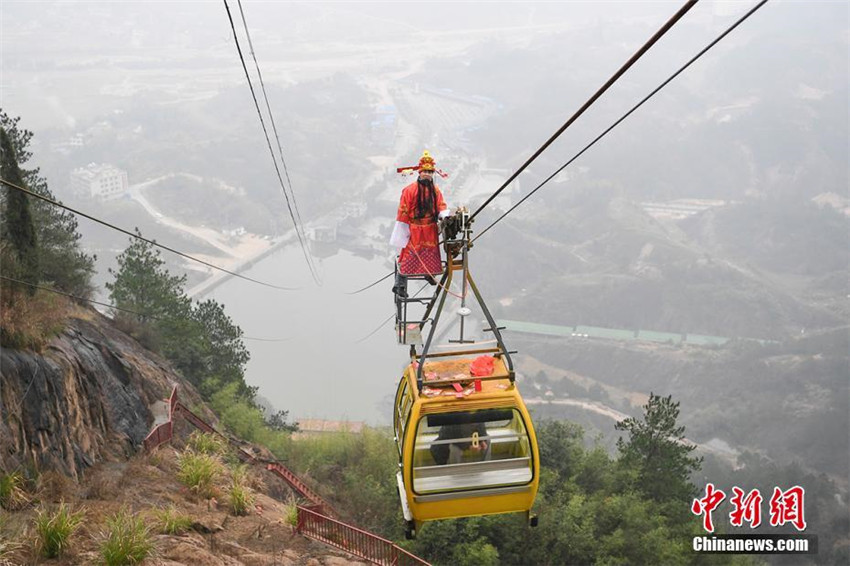 Der Gott des Reichtums l?sst Geld vom Himmel regnen