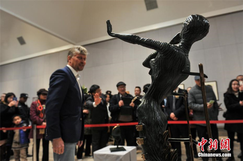 Kunminger bewundern H?hepunkte der spanischen Kunst des 20. Jahrhunderts