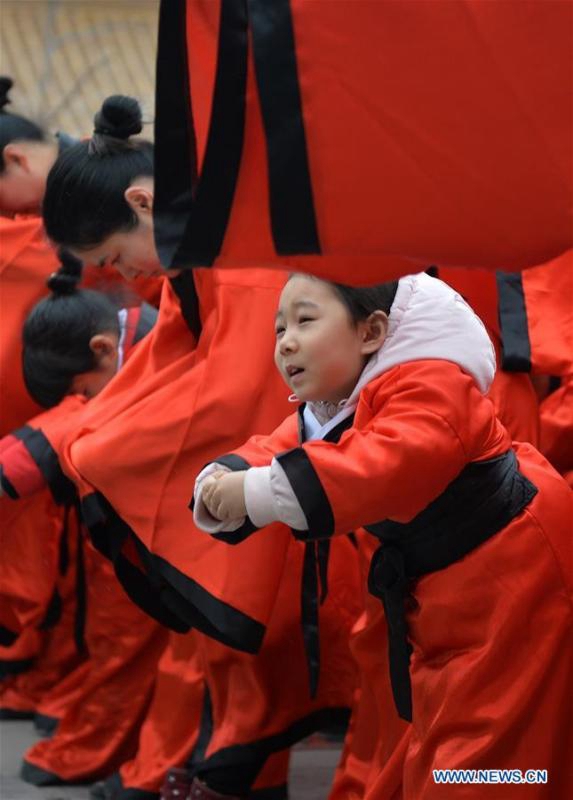 Zeremonie für erste Schriften in Shandong