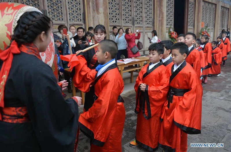 Zeremonie für erste Schriften in Shandong