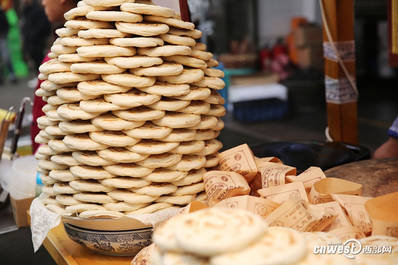 Touristen genie?en Spezialit?ten in Xi’an