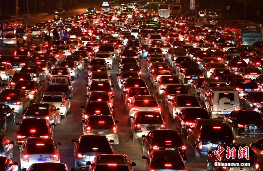 Ende der Frühlingfestferien: Lange Staus auf der Autobahn