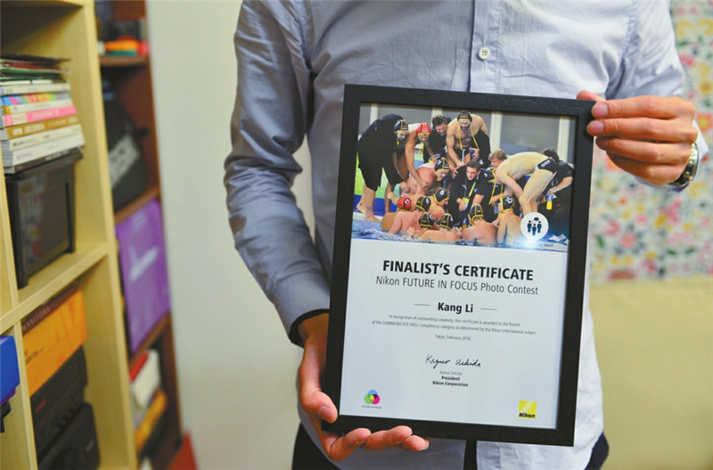 Junger Chinese sammelt 210 alte Kameras zur Erfahrung des Handwerkergeists