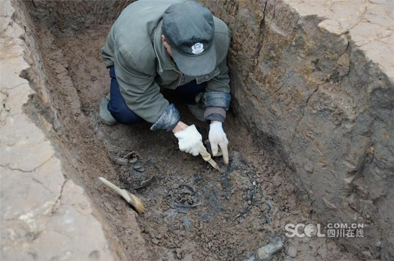 Bauprojekt enthüllt 60 Gr?ber aus der Zeit der Streitenden Reiche