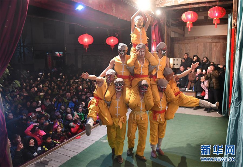 Die menschlichen Pyramiden von Anhui