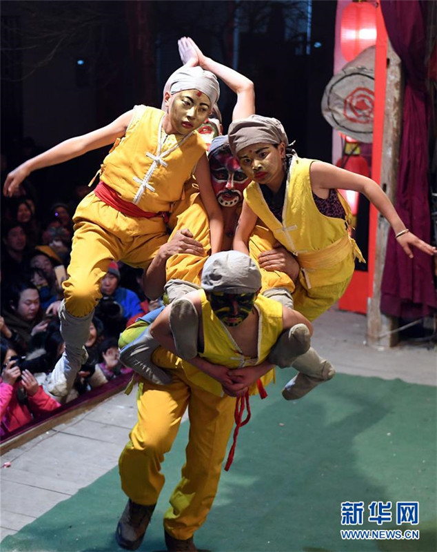 Die menschlichen Pyramiden von Anhui