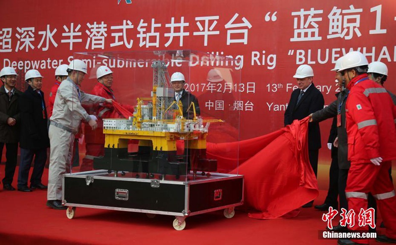 übergabe von Chinas weltweit führender Tiefsee-Bohrplattform