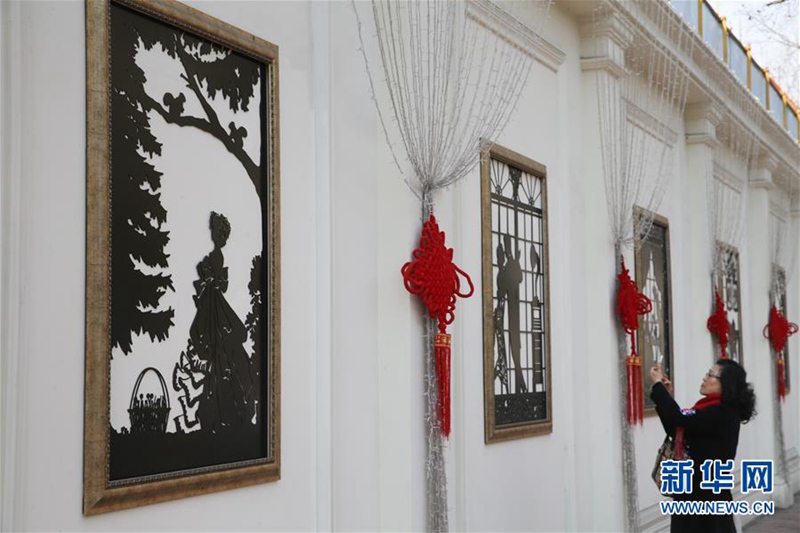 Baugel?ndemauer als ?Open Air-Kunstgalerie“ 