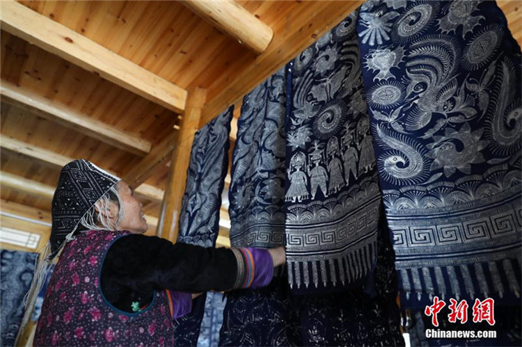 Mit Stickereikunst macht sich das Miao-Volk in Guizhou immer reicher