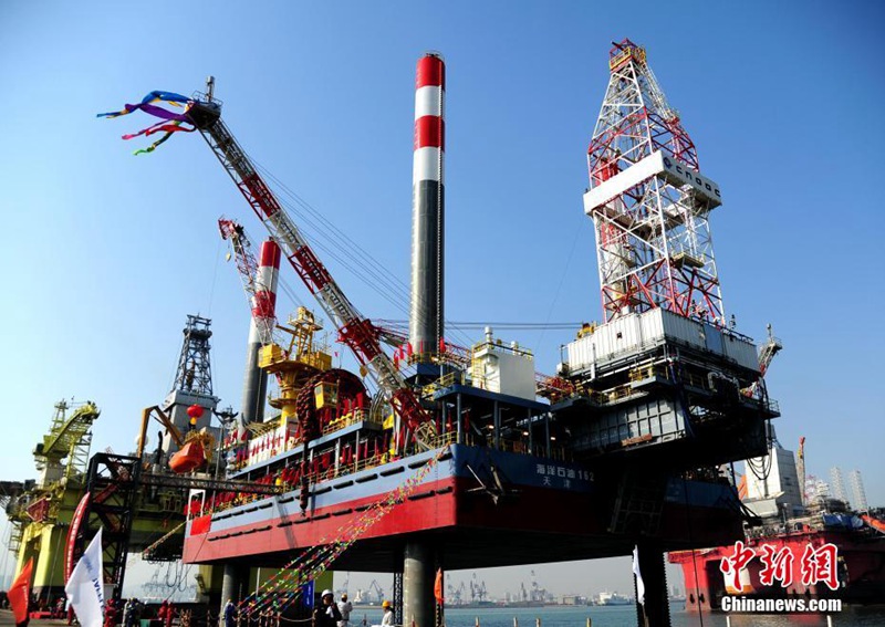 übergabe Chinas erster mobiler Offshore-Probe-Bohrplattform