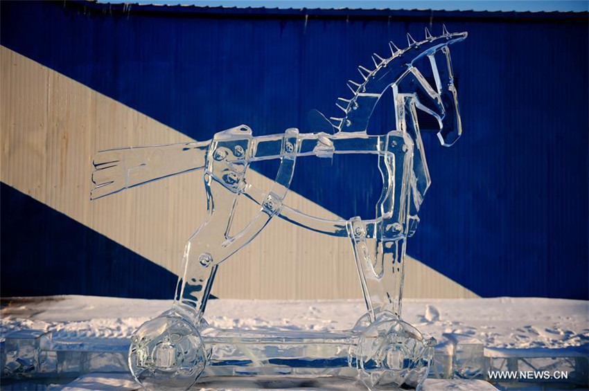 Steigende Temperaturen lassen Eisskulpturen in Nordostchina schmelzen