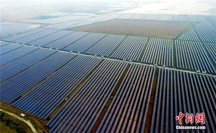 Luftaufnahmen eines Photovoltaik-Kraftwerks in Jiangxi