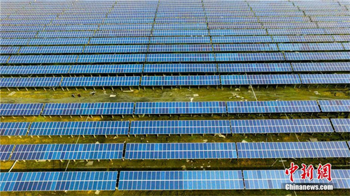 Luftaufnahmen eines Photovoltaik-Kraftwerks in Jiangxi