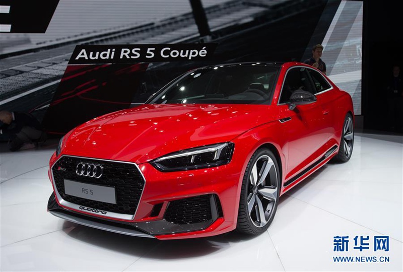 Neue Autos gl?nzen auf dem 87. Genfer Auto-Salon