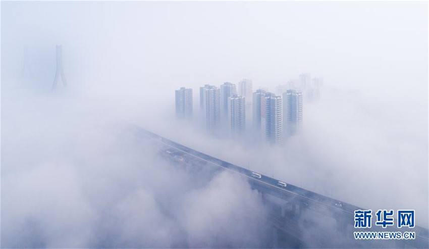 Nebliges Wetter in Wuhan