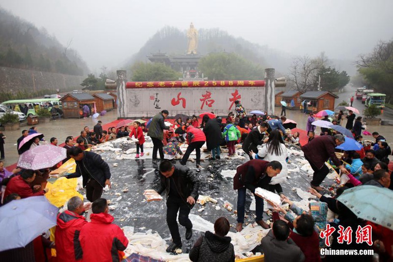 Tonnenschwere Daodejing-Geburtstagstorte für Laozi