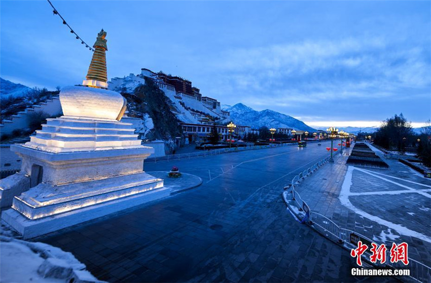 Frühlingsschnee auf dem Dach der Welt