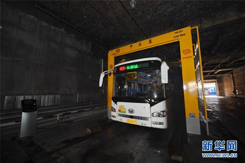 Gro?e Bus-Waschanlage in Changchun