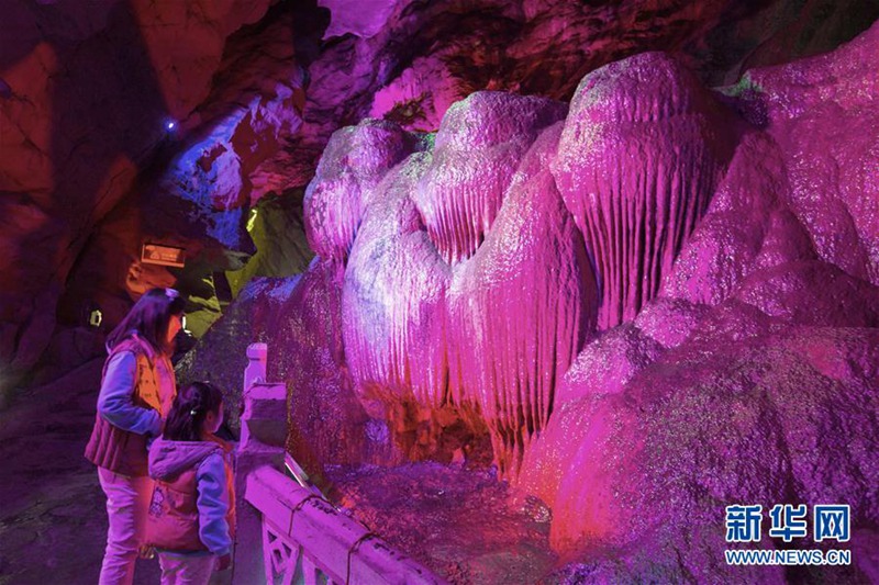 Jiujiangs fantastische Drachenpalast-H?hle