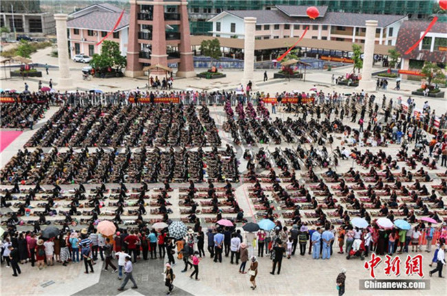 Gut betucht: Weber des Li-Volks stellen Weltrekord auf