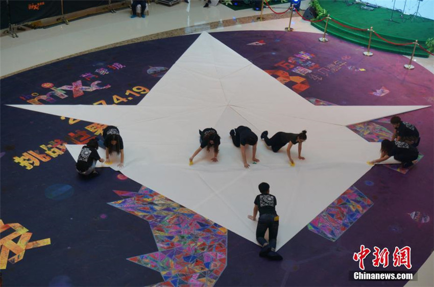 Guinness-Rekord: Riesiges Origami-Nashorn in Zhengzhou