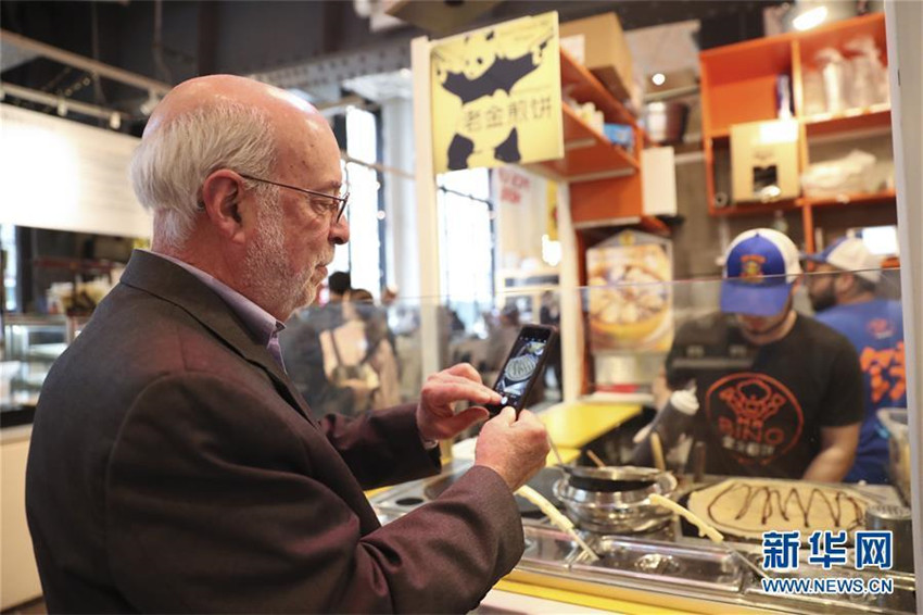 US-Amerikaner verkauft chinesische Pfannkuchen in New York