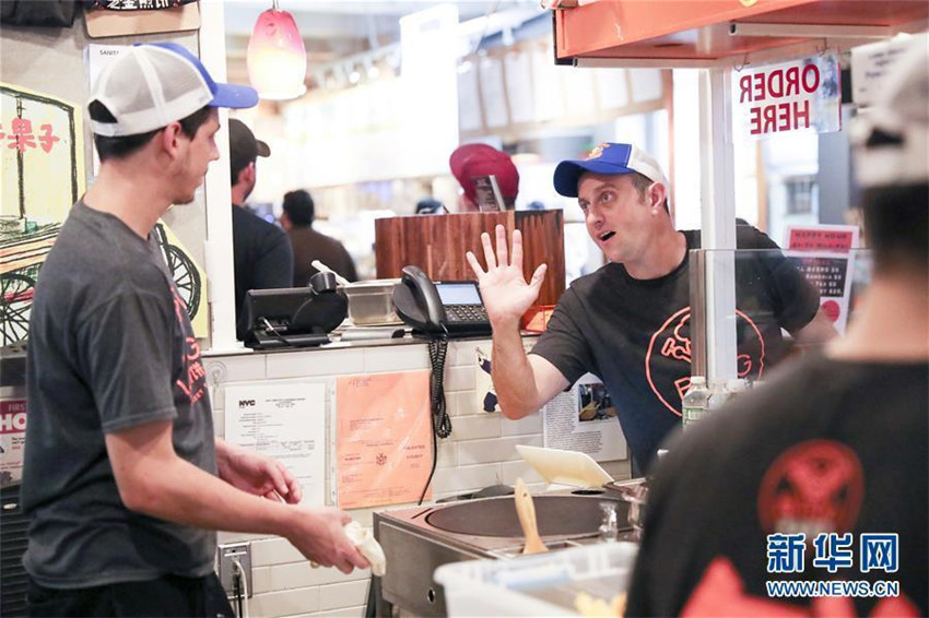 US-Amerikaner verkauft chinesische Pfannkuchen in New York