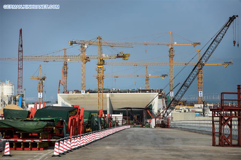 Hong Kong-Zhuhai-Macau-Brücke wird zusammengefügt
