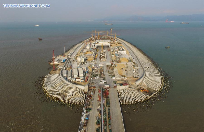 Hong Kong-Zhuhai-Macau-Brücke wird zusammengefügt