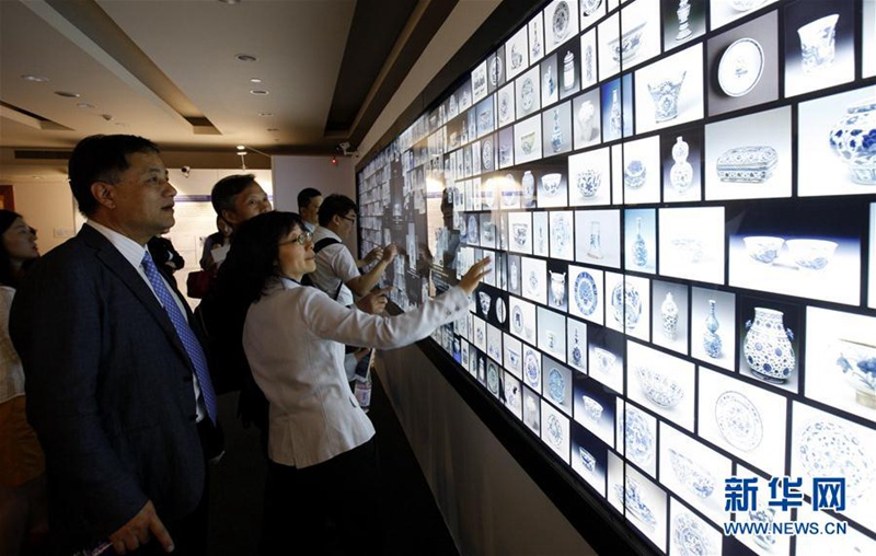 Sonderausstellung zu blauwei?em Porzellan in Shanghai