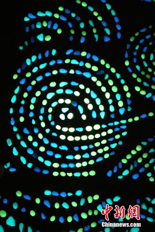 Sternennacht: Fluoreszierender Gehweg in Zhengzhou