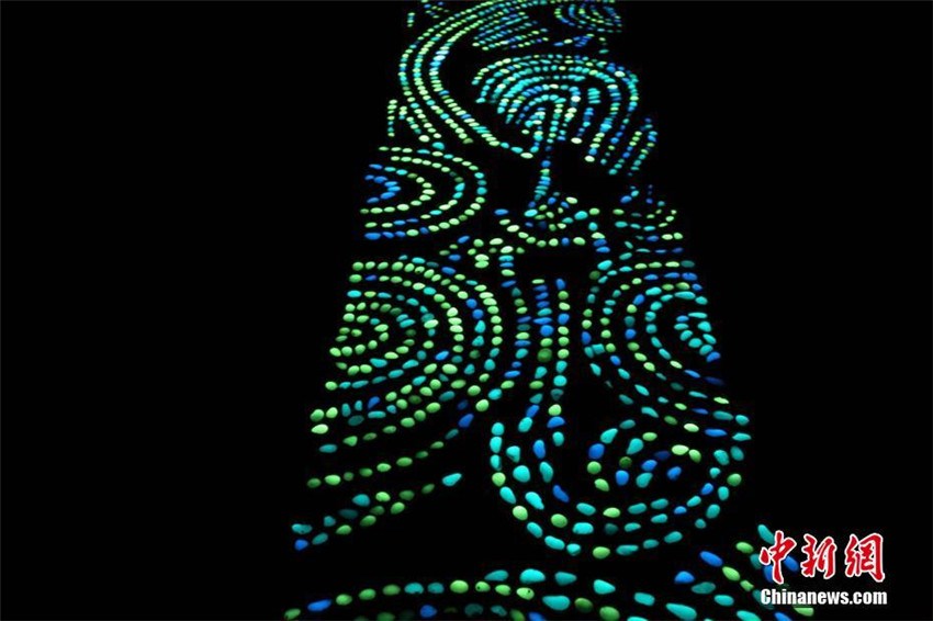 Sternennacht: Fluoreszierender Gehweg in Zhengzhou