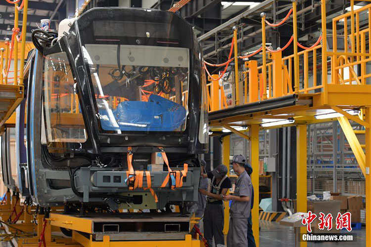 Chengdus erste Stra?enbahnlokomotive stellt sich vor