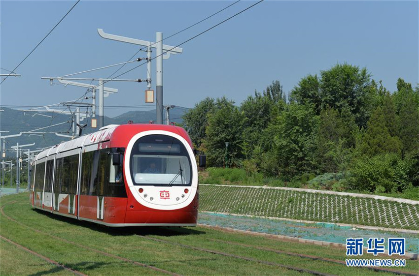 Beijings erste moderne Stra?enbahn bald in Probebetrieb