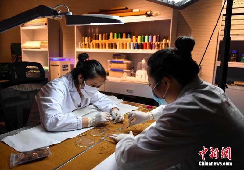 Restaurierte Kulturgegenst?nde in Xinjiang ausgestellt 