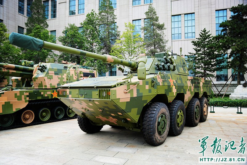 Ausstellung der Kriegsger?te zur Markierung des 90. Jahrestages der Volksbefreiungsarmee 