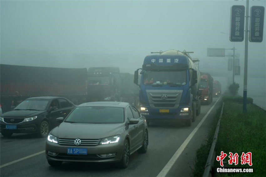 Dicker Nebel herrscht in Hebei