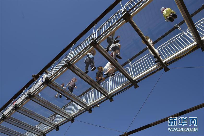 Glas-Brücke über den Gelben Fluss