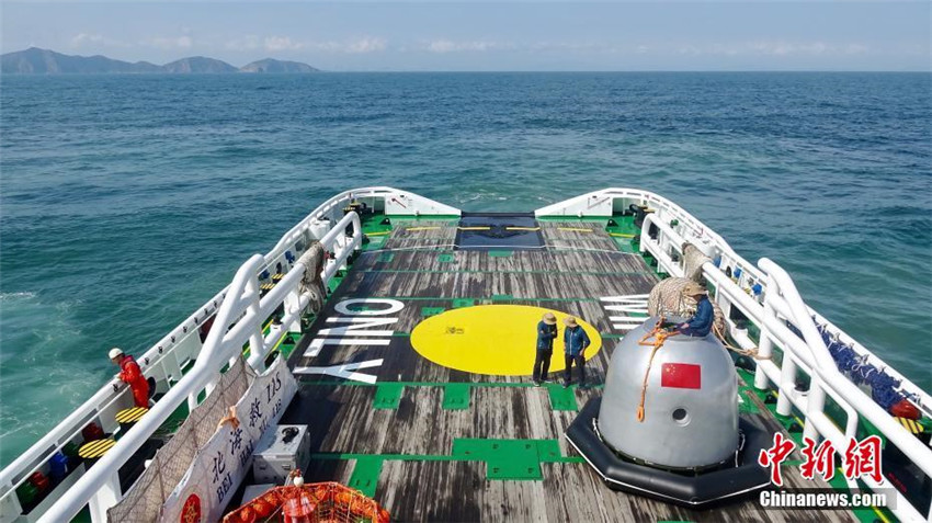 Chinesische und europ?ische Astronauten absolvieren Seerettungstraining